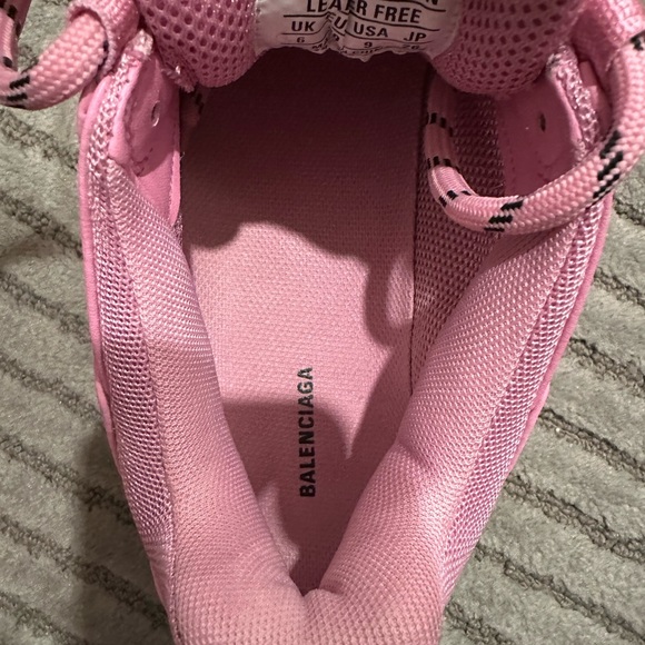 Balenciaga Triple S sneakers in pink - Picture 8 of 11